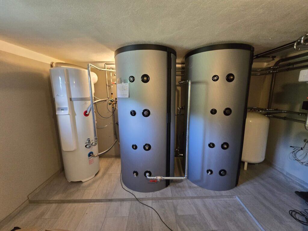 Moderne Heizsysteme im Heizungskeller: Effiziente Technik für Wärme und Sanitärlösungen.